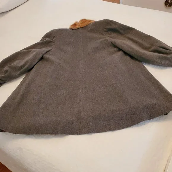 TRUE VINTAGE 1940'S FUR TRIMMED WOOL COAT - Picture 3 of 5